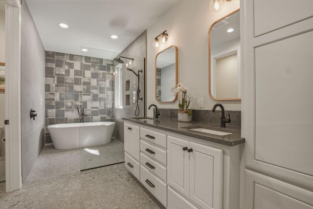 61807 Fall Creek Loop, Bend, OR 97702