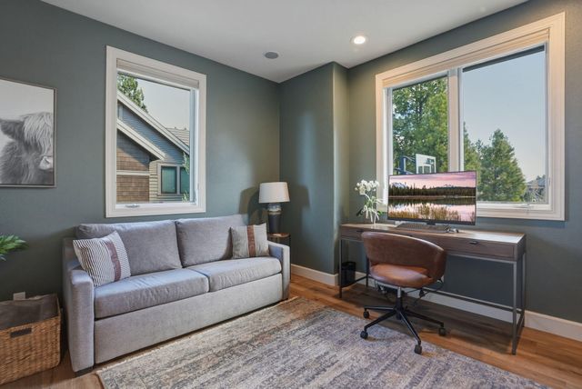 61807 Fall Creek Loop, Bend, OR 97702