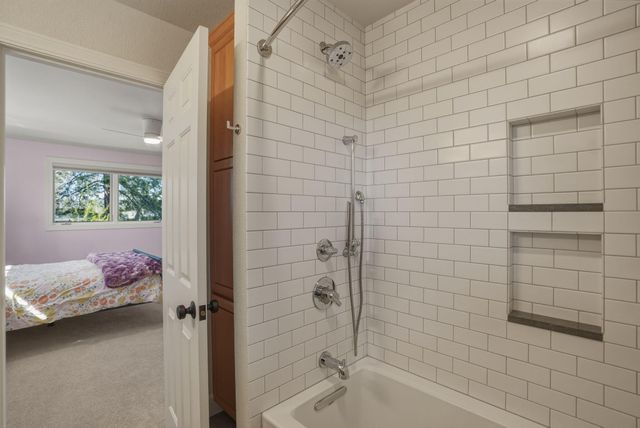 61807 Fall Creek Loop, Bend, OR 97702