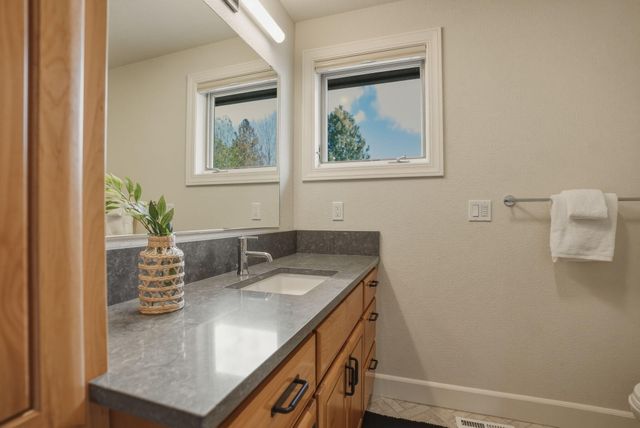 61807 Fall Creek Loop, Bend, OR 97702