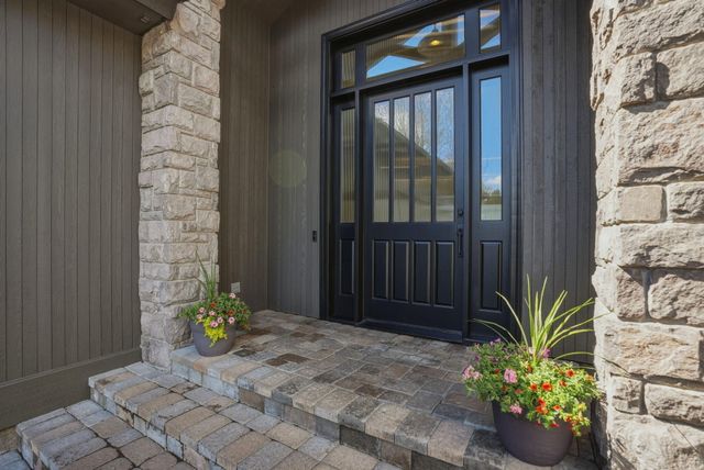 61807 Fall Creek Loop, Bend, OR 97702