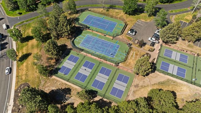 61807 Fall Creek Loop, Bend, OR 97702