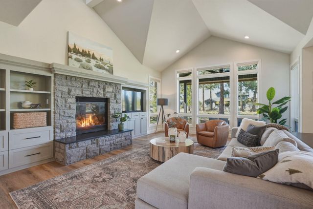 61807 Fall Creek Loop, Bend, OR 97702