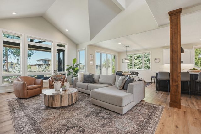 61807 Fall Creek Loop, Bend, OR 97702