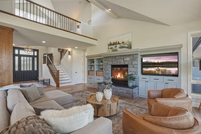 61807 Fall Creek Loop, Bend, OR 97702