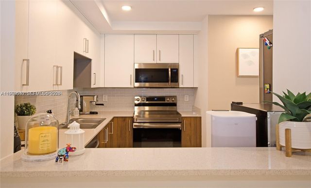 10950 NW 82nd St 204, Doral, FL 33178