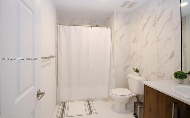 10950 NW 82nd St 204, Doral, FL 33178