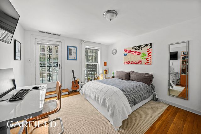 347 E 19TH Street, New York City, NY 10003