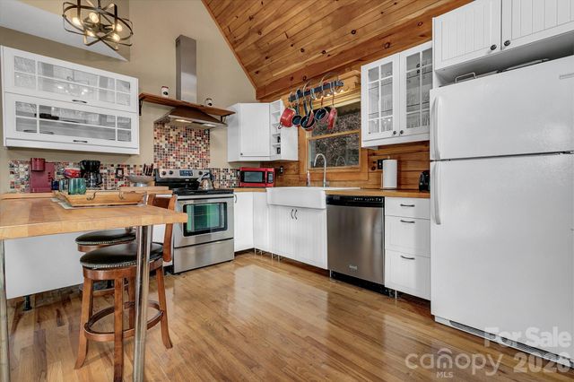 135 Pretty Ridge Road, Maggie Valley, NC 28751