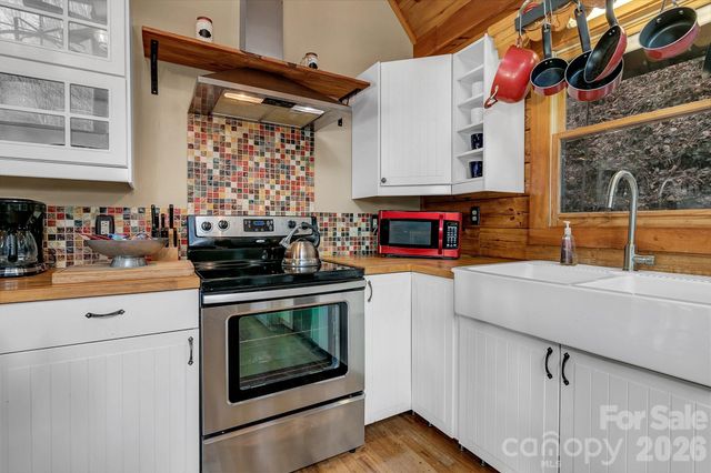 135 Pretty Ridge Road, Maggie Valley, NC 28751