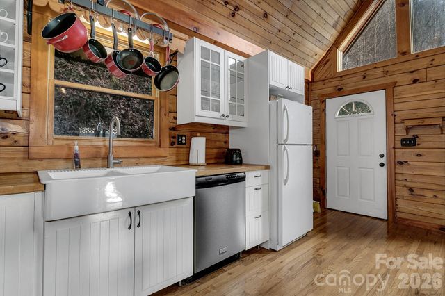 135 Pretty Ridge Road, Maggie Valley, NC 28751