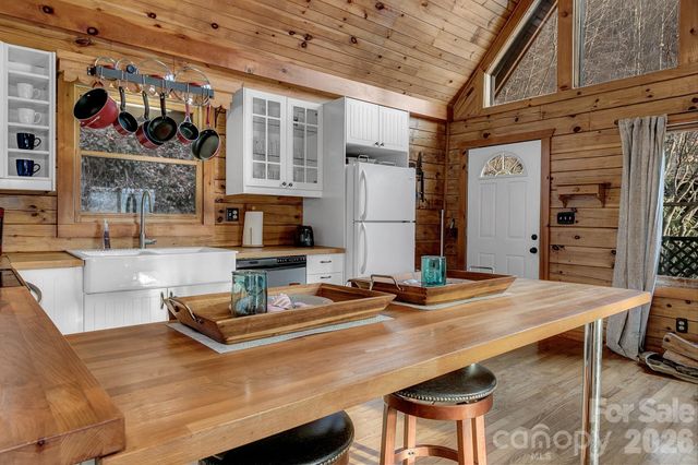 135 Pretty Ridge Road, Maggie Valley, NC 28751