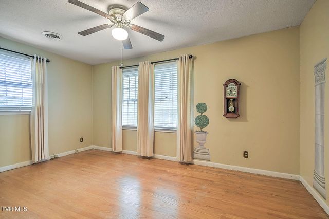 1410 Brentwood Drive, Greeneville, TN 37743