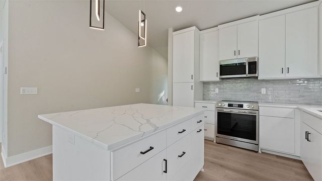 7 Embleton Drive, Bella Vista, AR 72714