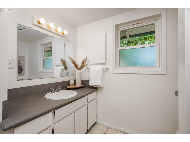 4525 Se 35TH Pl, Portland, OR 97202