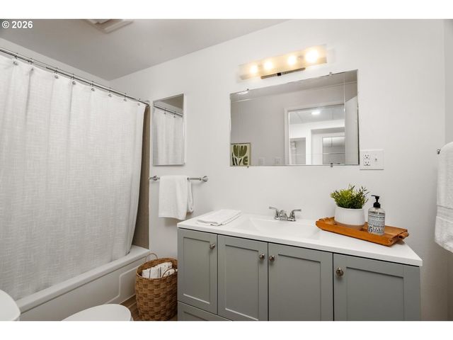 4525 Se 35TH Pl, Portland, OR 97202