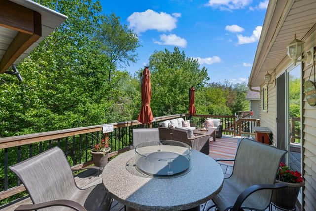 861 Prairie Ridge Drive, Woodstock, IL 60098