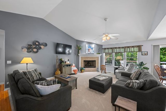861 Prairie Ridge Drive, Woodstock, IL 60098