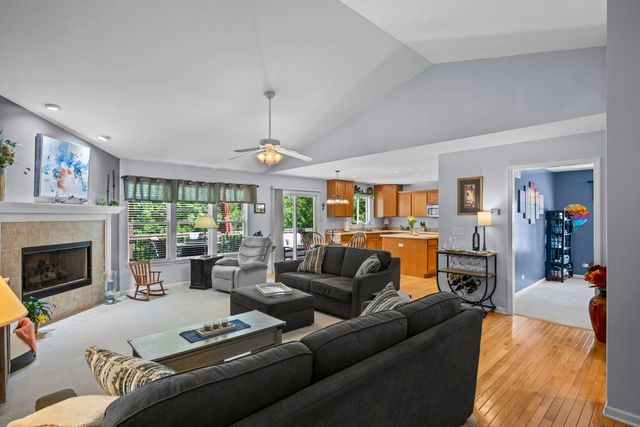 861 Prairie Ridge Drive, Woodstock, IL 60098