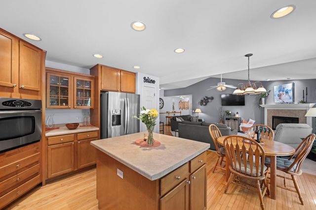 861 Prairie Ridge Drive, Woodstock, IL 60098