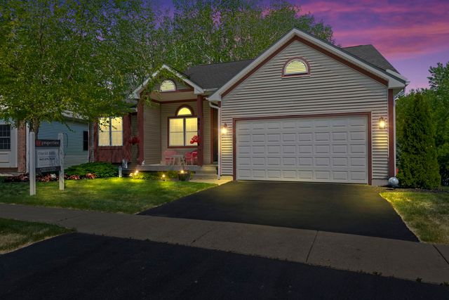 861 Prairie Ridge Drive, Woodstock, IL 60098