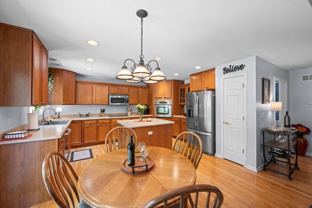 861 Prairie Ridge Drive, Woodstock, IL 60098