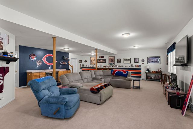 861 Prairie Ridge Drive, Woodstock, IL 60098