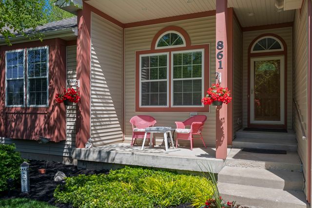 861 Prairie Ridge Drive, Woodstock, IL 60098