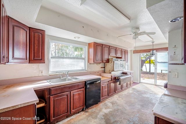 535 Robinhood Drive, Merritt Island, FL 32953