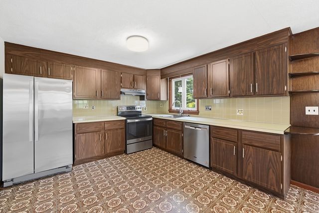 6 Belmont Rd, Burlington, MA 01803