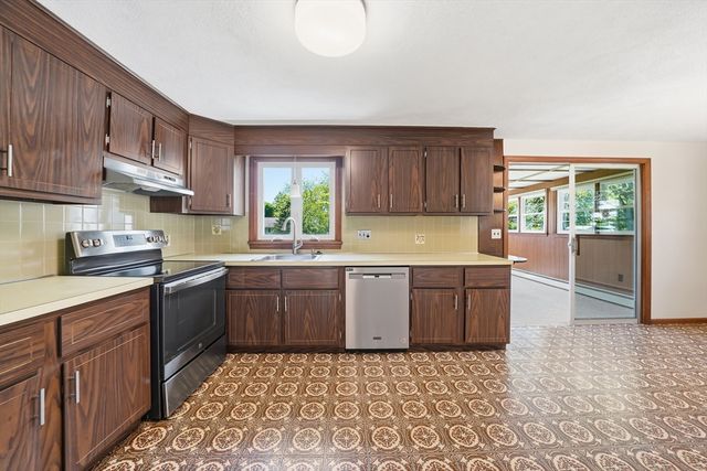 6 Belmont Rd, Burlington, MA 01803