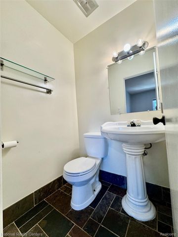 361 N Eton Street 5, Birmingham, MI 48009