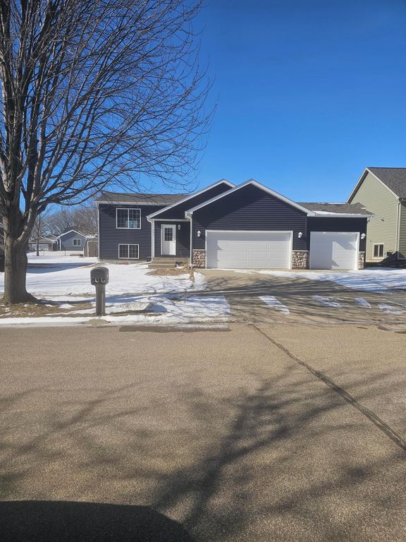 903 8th Avenue NE, Kasson, MN 55944