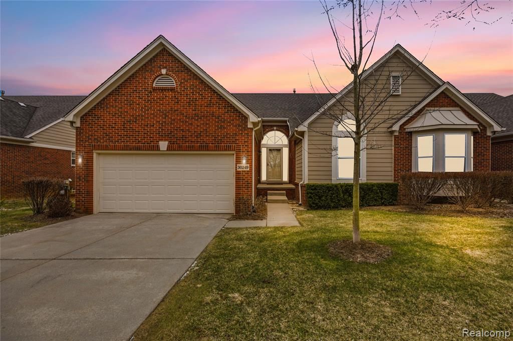 30249 Viewcrest Drive, Novi, MI 48377