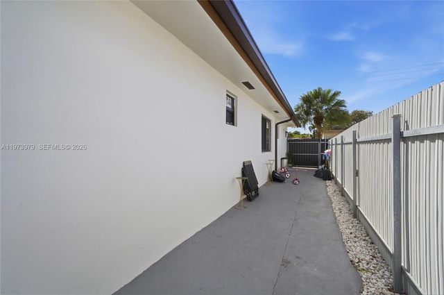 9007 SW 38th Street, Miami, FL 33165