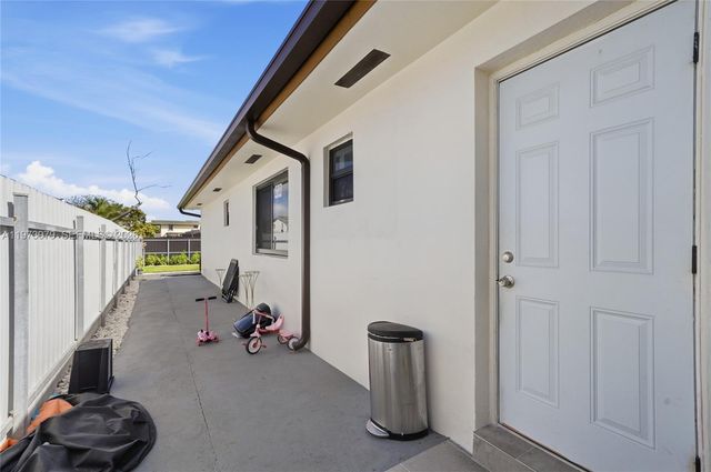 9007 SW 38th Street, Miami, FL 33165