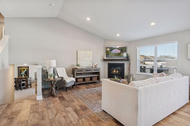 9290 62nd Street S, Cottage Grove, MN 55016