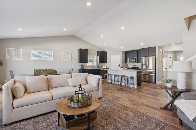 9290 62nd Street S, Cottage Grove, MN 55016