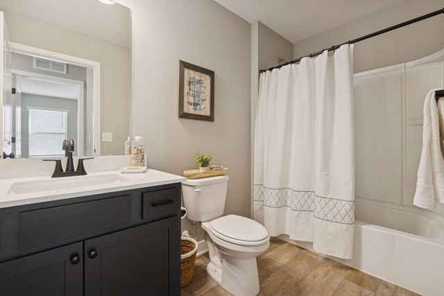 9290 62nd Street S, Cottage Grove, MN 55016