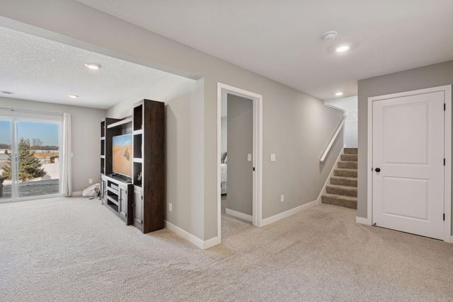 9290 62nd Street S, Cottage Grove, MN 55016