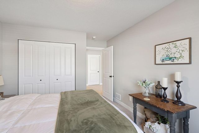 9290 62nd Street S, Cottage Grove, MN 55016