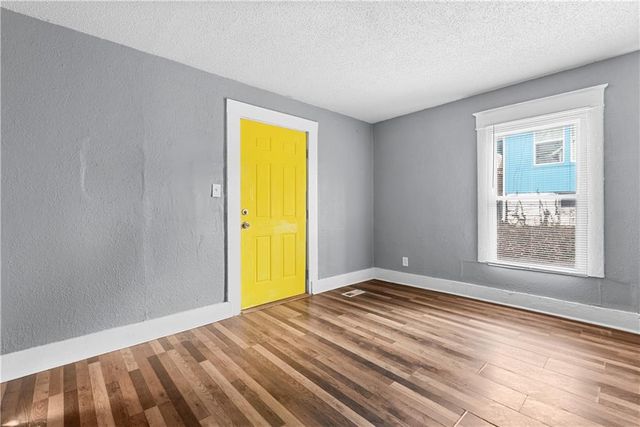 7908 Euclid Avenue, Kansas City, MO 64132