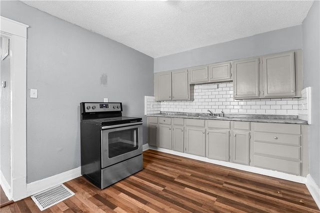 7908 Euclid Avenue, Kansas City, MO 64132