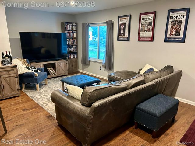 39621 Ormsby Street, Clinton Charter Township, MI 48036