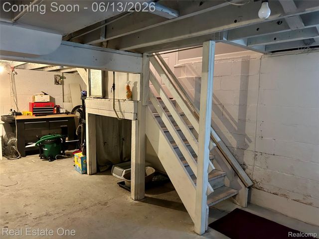 39621 Ormsby Street, Clinton Charter Township, MI 48036