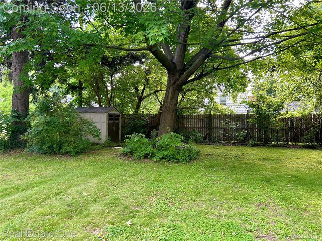 39621 Ormsby Street, Clinton Charter Township, MI 48036