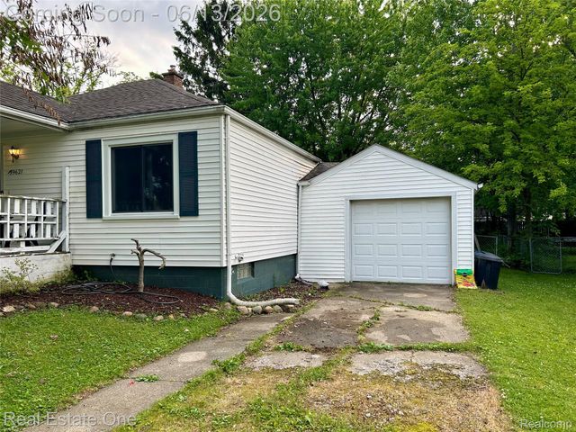 39621 Ormsby Street, Clinton Charter Township, MI 48036