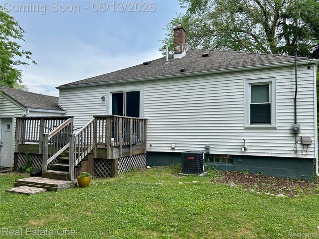 39621 Ormsby Street, Clinton Charter Township, MI 48036