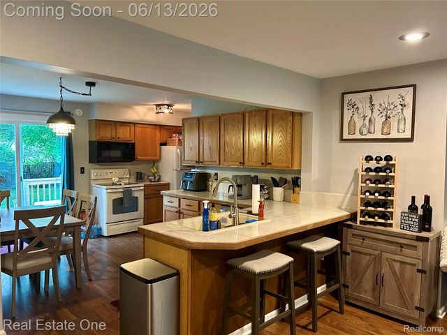 39621 Ormsby Street, Clinton Charter Township, MI 48036