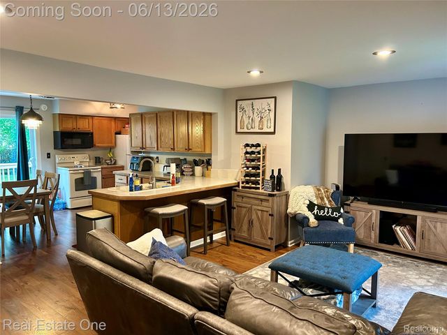 39621 Ormsby Street, Clinton Charter Township, MI 48036